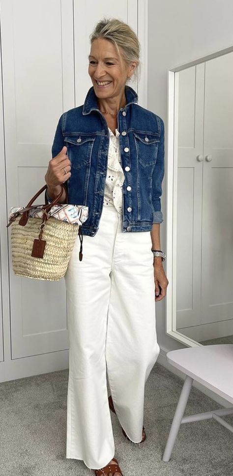 Crop Pants Outfit Summer, Women Over 50 Fashion, Stylish Outfits For Women Over 50, Coastal Grandmother, Over 60 Fashion, Mode Jeans, Fashion For Women Over 40, 60 Fashion, Over 50 Womens Fashion