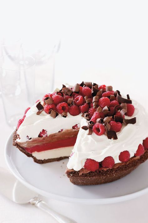 Finish your Easter meal off right with one of these yummy pie recipes for dessert. Easter Pie, Ice Cream Pie, Raspberry Desserts, Raspberry Ice Cream, Chocolate Pie Recipes, Raspberry Recipes, Cream Pie Recipes, Chocolate Pie, Ice Cream Pies