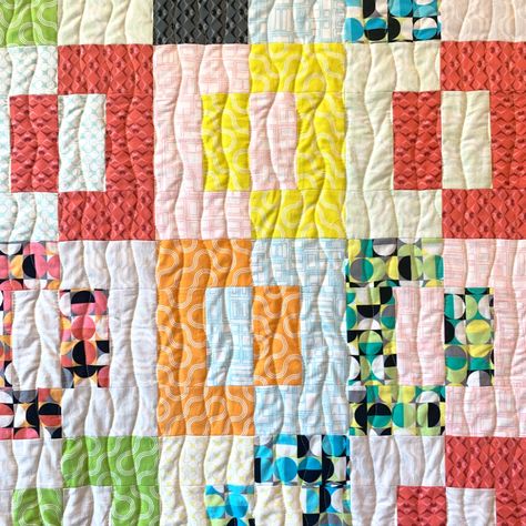 How To Machine Quilt Wavy Lines, Wavy Line Quilting Designs, Wavy Lines Quilting, Machine Quilting Designs Free Motion, Wavy Line Quilting, Straight Line Quilting Ideas, Box Quilt Pattern, Quilt Simple, Learn To Quilt