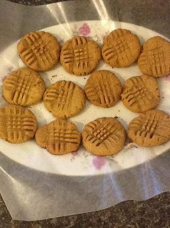 this version only calls for 3 ingredients. this other one calls for ricotta, which could make it less sweet. http://www.3fatchicks.com/forum/desserts-phase-1/161036-chewy-peanut-butter-cookies.html Atkins Phase 1, South Beach Phase 1, Beach Dessert, South Beach Diet Recipes, Atkins Recipes, South Beach Diet, Diet Desserts, Low Carb Zucchini, Low Carb Dessert