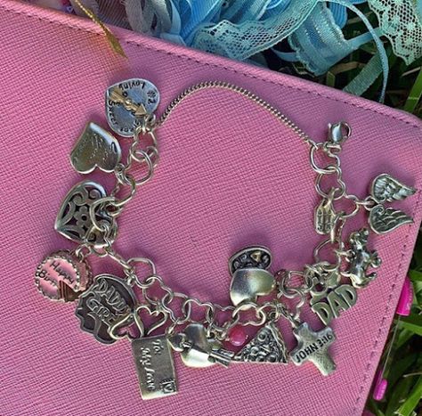 Jame Avery Charm Bracelet, James Avery Charm Bracelet Pink, James Avery Bracelet Aesthetic, Charm Bracelet Aesthetic Diy, James Avery Charm Bracelet Aesthetic, James Avery Aesthetic, James Avery Charm Bracelet Ideas, James Avery Rings Aesthetic, Charm Bracelet James Avery