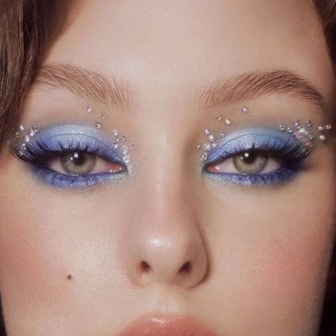 "Oh Christmas brow, oh Christmas brow, how lovely are your arches..." Rhinestone Eye Make Up, Light Blue Rhinestone Makeup, Mersister Makeup, Euphoria Makeup Pearls, Fancy Eye Makeup Looks, Rhinestone Makeup Ideas, Sea Inspired Makeup, Avatar Eye Makeup, Makeup Strass Eye