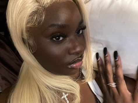 Dark Skin Beauty, Bleach Blonde, Dark Skin Women, Makeup For Black Women, Blonde Wig, Black Beauty, Black Is Beautiful, Pretty Face, Beauty Skin