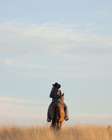 COWGIRL Magazine on Instagram: "“Don’t decrease your goal. Increase the effort. Make adjustments, not excuses.” Photo by: @sparksmediaa | Featuring: @s.aigeee #iamcowgirl #cowgirl #cowgirlmagazine #western #westernlifestyle #westernfashion #horse #horses #ranchlifestyle #rodeo #ranch #ranchlife" Woman With Horse Photography, Cowgirl Portrait Photography, Western Lifestyle Photography, Horse Ranch Aesthetic, Montana Ranch Aesthetic, Cowboy Editorial, Photo With Horse, Photography With Horses, Western Cowgirl Aesthetic