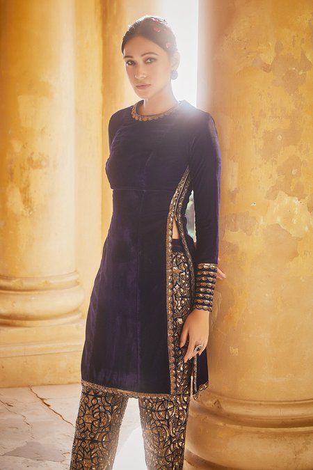 Velvet Dress Styling Inspiration Pakistani Kalidar Kurta, Velvet Cape Outfit, Velvet Dress Styling, Vani Vats, Velvet Suit Design, Velvet Kurta, Velvet Embroidery, Trendy Outfits Indian, Velvet Dress Designs