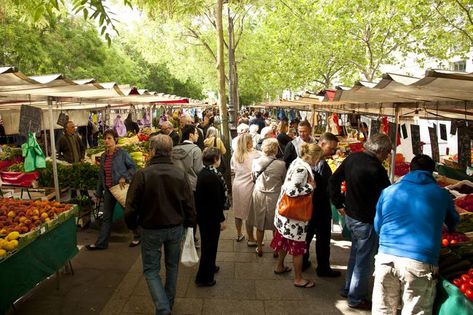 Paris Food Market, Markets In Paris, Paris Neighborhoods, Paris Markets, Paris Flea Markets, Paris Food, Best Christmas Markets, Romantic Paris, Paris Vacation