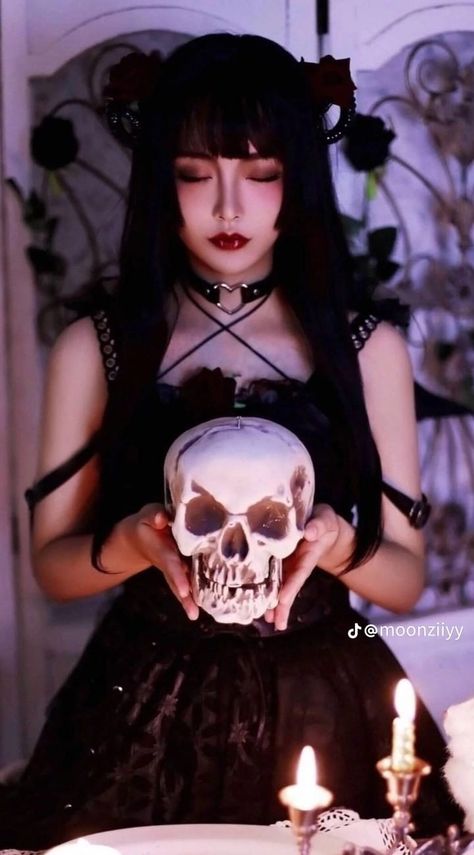 Halloween Pose Reference Photo, Horror Photo Reference, Horror Pose Reference Photography, Reference Photos Halloween, Pose Reference Half Body Photo, Gore References Photos, Person Holding Skull Reference, Goth Reference Photos, Halloween Art Poses