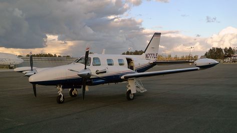 Piper PA-31T Cheyenne - Wikipedia Embraer Phenom 100, Cessna 150, Private Aircraft, Engine Pistons, Aircraft Art, Jet Aircraft, Dream Wall, The Fam, Air Travel