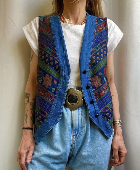 70s Sweater Vest Outfit, High Collar Outfit, Jean Vest Outfits 70s, Pattern Vest Outfit, Colourful Vest Outfit, Printed Vest Outfit, Vintage Sweater Vest Outfit, Retro Vest Outfit, Patterned Vest Outfit