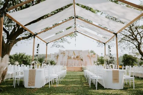 Konsep Wedding Outdoor, Melayu Wedding, African Wedding Theme, Wedding Themes Outdoor, Small Wedding Decor, Flower Backdrop Wedding, Wedding Backyard Reception, Backyard Reception, Floral Wedding Decorations