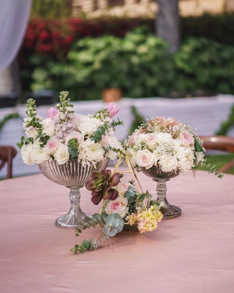 Decor For Indian Wedding, Indian Wedding Centerpieces, Simple Floral Centerpieces, Table Centerpiece Ideas, Wedding Planning Packages, Table Floral Arrangements, Indian Dinner, Dinner Decor, Most Popular Flowers