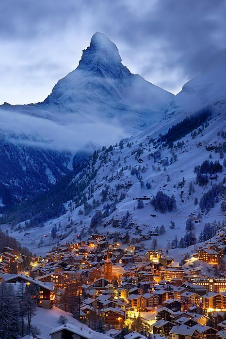 Zermatt, Switzerland The Matterhorn, Zermatt Switzerland, Snowy Mountain, Rockefeller Center, Voyage Europe, Zermatt, Swiss Alps, Honeymoon Destinations, Future Travel