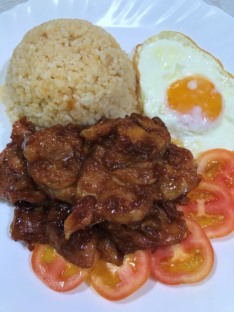 Chicken Tocino is a delicious Filipino breakfast dish usually served with garlic fried rice and eggs. Chicken is marinated and cooked until tender and caramelized. Very simple to make and only need basic ingredients. Almusal Filipino, Tocino Recipe Filipino, Filipino Tocino, Chicken Recipe Filipino, Chicken Recipes Filipino, Tocino Recipe, Pork Tocino, Chicken Tocino, Pinoy Breakfast