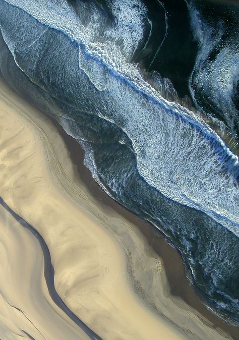 https://flic.kr/p/7dw6q | 20041217   Sossusvlei Flight, Namibia Inka Williams, Foto Macro, Foto Inspiration, Birds Eye View, Drone Photography, Sand Dunes, Aerial Photography, Birds Eye, The Sand