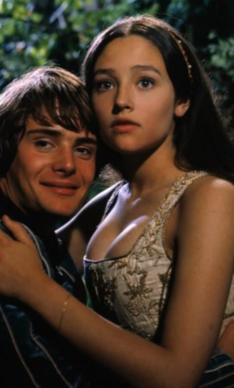 Film Romeo And Juliet, Romeo And Juliet Costumes, Leonard Whiting, Olivia Hussey, Star Crossed Lovers, Paramount Pictures, Frank Sinatra, William Shakespeare, Romeo And Juliet