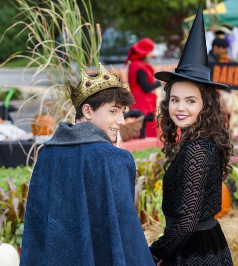 Rhys Matthew Bond, Rhys Matthew, Hallmark Good Witch, Witch Tv Shows, The Good Witch Series, Bailey Madison, Good Witch Halloween, Witch Series, Bailee Madison