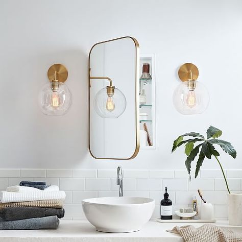 Ideas Baños, Mid Century Bathroom, Bad Inspiration, Mirror On The Wall, Bathroom Renos, Mirror Cabinets, Bathroom Style, Bathroom Hardware, White Bathroom