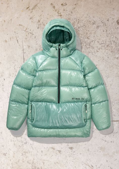 Michelin Man, Wife Style, Winter Streetwear, Shiny Jacket, Puffy Coat, Burton Snowboards, Down Puffer Coat, Puffy Jacket, Snowboards