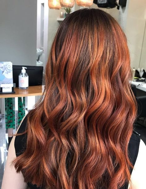 Dark Root Auburn Balayage, Brunette Balayage Cooper, Dark Ginger Balayage Hair, Copper Lights Hair, Copper Orange Highlights On Brown Hair, Copper Toned Highlights, Copper Toned Balayage, Copper Hair Dark Roots Balayage, Honey Copper Highlights