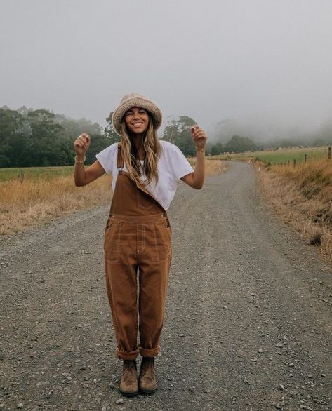 Camp Overalls Outfit, Bib Overalls Outfits, Duluth Overalls Outfit, Cargarte Overalls Outfit, Tan Overalls Outfit Fall, Ranch Women Outfit, Hiking Overalls Outfit, Coastal Hiking Outfit, Woman Overalls Outfits