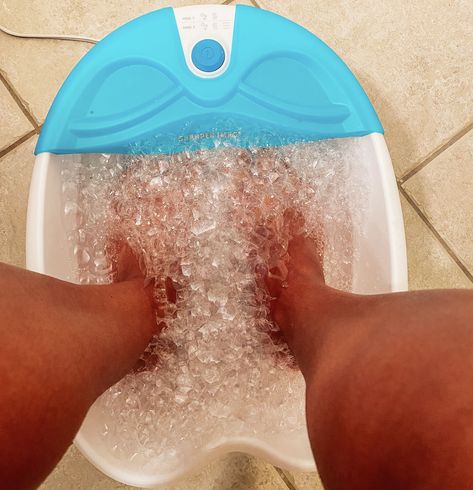 Self care foot spa Feet Care Routine, Foot Spa At Home, Self Care At Home, French Toe Nails, Beauty Maintenance, Spa Images, Bath Pictures, Spa Food, Water Marble Nail Art