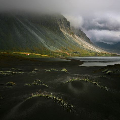 Iceland Beach, Europe Adventure, Matka Natura, Black Sand Beach, Nightlife Travel, Iceland Travel, Landscape Pictures, Jolie Photo, Reykjavik