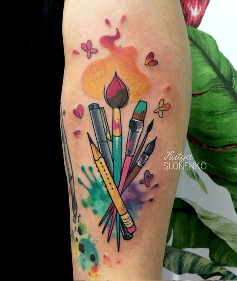 A bouquet of brushes and pencils for Linda Art Teacher Tattoo, Painters Tattoo Ideas, Paint Brush Tattoo, Paintbrush Tattoo, Teacher Tattoos, Tools Tattoo, Brain Models, Tool Tattoo, Brush Tattoo