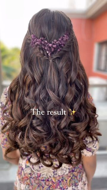 Cute Hairstyles For Indian Wedding, Sangeet Hair Styles, Open Hairstyles Wedding, Open Hair With Flowers, Open Hairstyles With Flowers, Hairstyle On Saree Wedding, Open Hairstyles Indian Wedding Lehenga, Open Hair Bridal Look, Hair Styles For Lehenga Indian Weddings