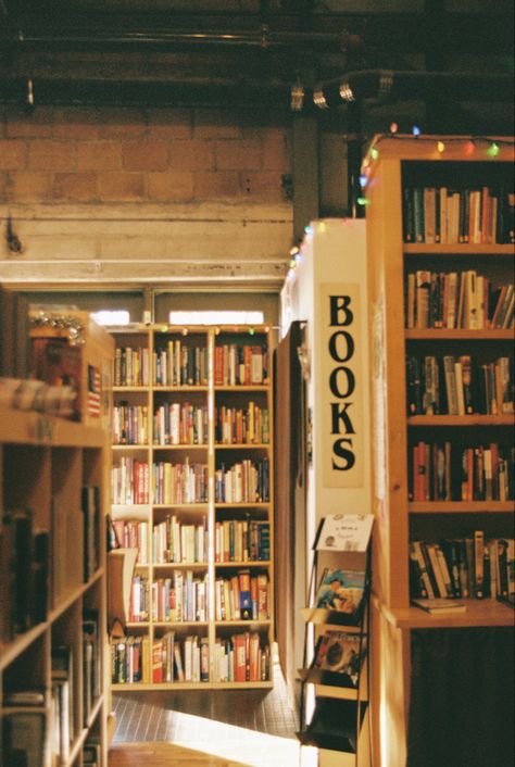 Books Film Photography, Book Store Photography, Library Film Photography, Small Town Bookstore Aesthetic, Bookstore Worker Aesthetic, Used Bookstore Aesthetic, Bookstore Photoshoot Aesthetic, Bookshop Photography, Perpustakaan Aesthetic