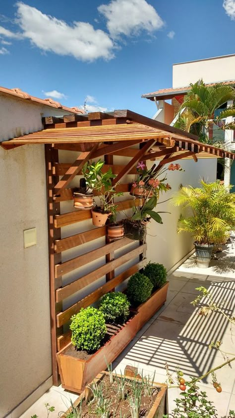 Te dejamos algunas ideas para que puedas convertir tu pared en un jardín hermoso Shade Garden Design, Garden Desig, Vertical Garden Design, نباتات منزلية, Vertical Garden Diy, Vertical Gardens, Big Garden, Pallet Garden, Pergola Patio