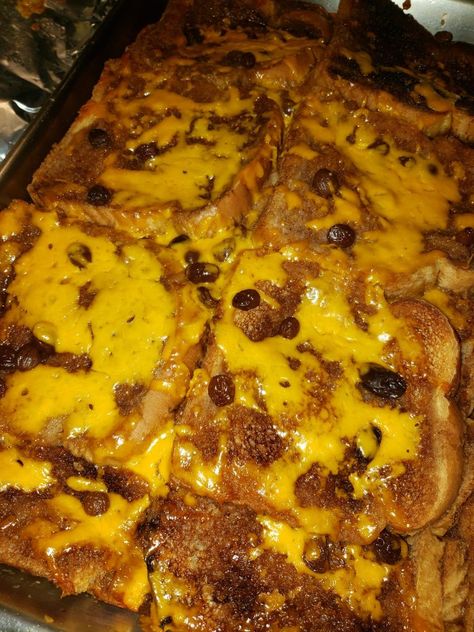 Capirotada (Mexican Bread Pudding) - Easy DIY Recipes Mexican Bread Pudding Recipe, Mexican Bolillos, Capirotada Recipe, Mexican Bread Pudding, Bread Pudding Easy, Mexican Bread, Caramel Slice, Bread Pudding Recipe, Mexican Dessert