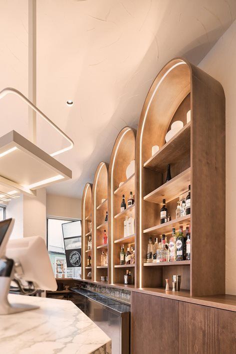 Curved Bar Shelves, Arch Display Shelf, Arch Bar Design, Arch With Shelves, Arch Shelving, Niche In Wall, Bar Arch, Japanese Restaurant Interior, Modern Restaurant Design