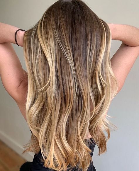 Going Brunette, Brown Hair With Highlights And Lowlights, Blonde Balayage Highlights, Blonde Tips, Kadeřnické Trendy, Change Hair, Vlasové Trendy, Brown Hair Balayage, Highlights Brown Hair