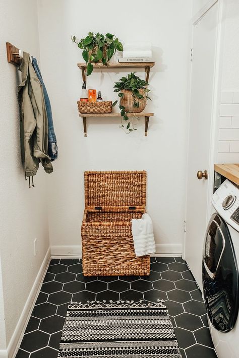 Black hexagon honeycomb tile in laundry room and love those open shelves Tile Laundry Room, Vintage Laundry Room Decor, Vintage Laundry Room, Casa Patio, Apartment Patio, Small Laundry Rooms, Room Deco, Laundry Room Design, Laundry Room Decor