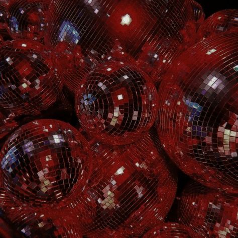 Maroon Aesthetic, Visuell Identitet, Lovecore Aesthetic, Loving Him Was Red, I See Red, Cherry Wine, Image Swag, Red Icons:), Disco Balls