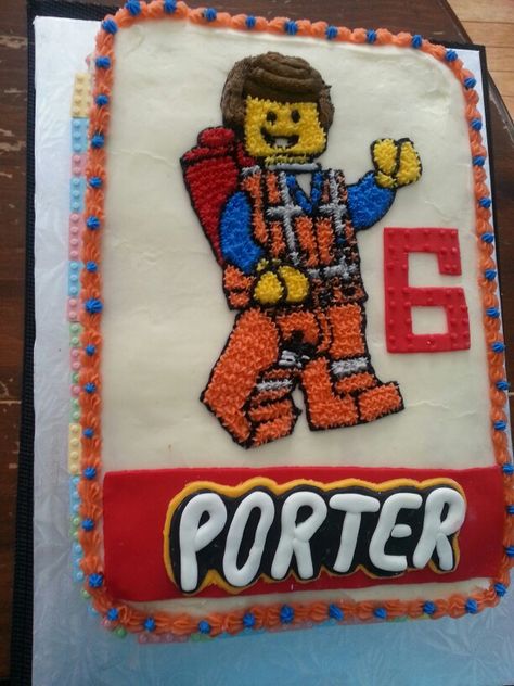 Emmet lego cake Emmet Lego Movie, Lego Movie Cake, One Direction Cakes, Lego Movie Party, Emmet Lego, Movie Cake, Disney Frozen Cake, Lego Invitations, Easy Minecraft Cake