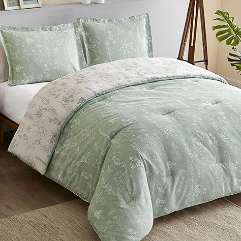 Green Comforter Bedroom, Twin Bed Comforter Sets, Green Comforter Sets, Grey And White Bedding, Queen Size Comforter Sets, Flower Comforter, Holiday Gif, King Size Comforter Sets, Green Comforter