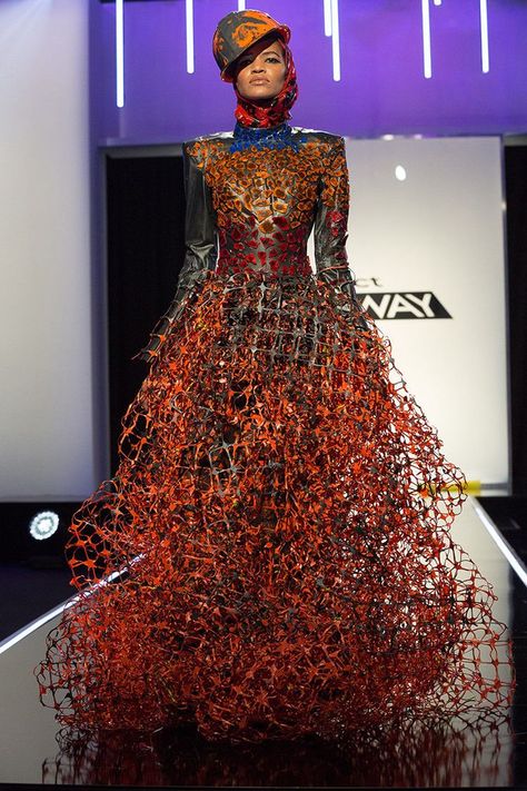 Project Runway's Ayana Ife's gorgeous unconventional materials dress. Project Runway Dresses, Unconventional Fashion, Nina Garcia, Avant Garde Dresses, Tim Gunn, Project Runway, Recycled Fashion, Dreamy Dress, Fashion Materials