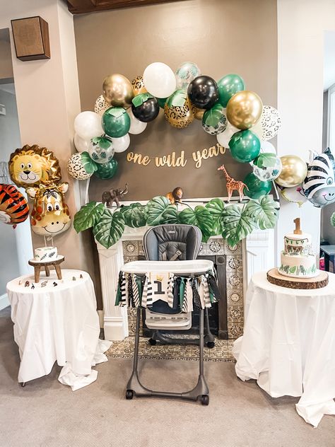 Birthday Ideas For One Year Old, Noah Arch Birthday Party, Wild One Birthday Backdrop, First Birthday Boy Animal Theme, Animal Theme 1st Birthday Party, Birthday Ideas For One Year Old Boy, Wild Animals Party Ideas, One Year Old Twins Birthday Party, Wild One Twins Birthday Party