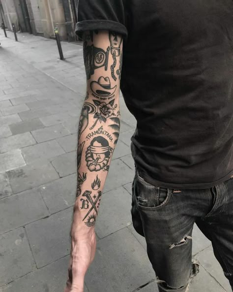 Mens Classic Tattoos, American Traditional Blackwork Tattoos, Black Traditional Tattoo Old School, Tattoos Torso, Traditional Black Tattoo, See Tattoo, Simple Tattoos For Guys, Torso Tattoos, Sharpie Tattoos