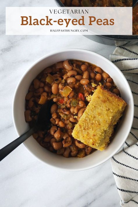 This Southern Vegetarian Black-Eyed Peas Recipe is a hearty and soulful dish. It’s southern flavored black eyed peas without the meat. Enjoy this classic dish on New Year’s Day to bring you good luck throughout the year. You can cook these stovetop black-eyed peas the night before or on New Year's Day to bring some good luck. This quick and easy recipe is made with canned black-eyed peas and is perfectly seasoned, making this a warm and comforting side dish that’s made in under 30 minutes. Simple Black Eyed Peas Recipe, Blackeyed Pea Recipes Vegan, Black Eye Peas Recipes Vegan, Black Eyed Peas Southern, Canned Black Eyed Peas Recipe, Vegetarian Black Eyed Peas, Almond Flour Cornbread, Pescatarian Dinners, Black Eyed Peas Recipe Vegetarian