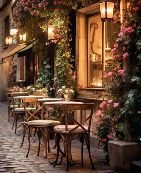 Italy Restaurant Aesthetic, French Cafe Exterior, Vintage Cafe Aesthetic, Paris Street Cafe, Romantic Cafe, French Coffee Shop, Roses Growing, Bistro Decor, Cafe Exterior