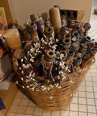 Spools Ideas, Primitive Vignettes, Industrial Cottage, Antique Thimbles, Wooden Spool Crafts, Wire Spool, Spool Crafts, Wood Spool, Wooden Spool