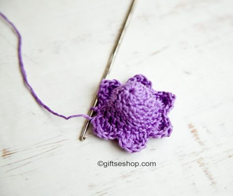 Free Crochet Bell Flower Pattern – Crochet Bookmark Pattern – Gifts shop Crochet Crown Pattern, Crochet Crown, Crochet Beaded Necklace, Patterns For Crochet, Crochet Free Patterns, Crochet Bookmark Pattern, Crochet Leaf Patterns, Irish Crochet Patterns, Crochet Gloves Pattern