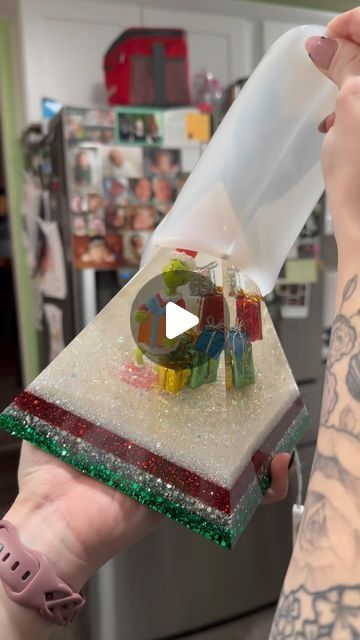 Resin Pyramid, Grinch Crafts, Resin Pour, Epoxy Resin Crafts, Just A Reminder, Tyler The Creator, The Grinch, Satisfying Video, Daily Art