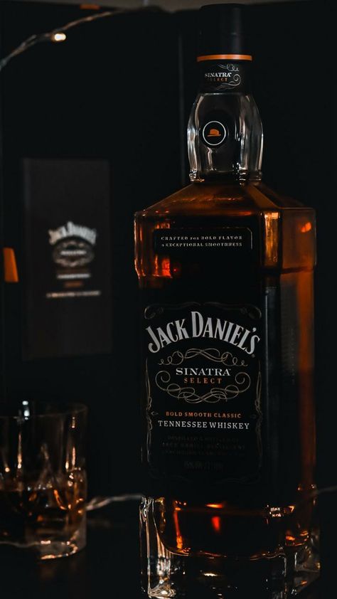 Alcohol Wallpaper Iphone, Jack Daniels Aesthetic, Liquor Wallpaper, Jack Daniel Aesthetic, Mafia Lifestyle, Alcoholic Drinks Pictures, Caw Caw, Whiskey Flask, Iphone Wallpaper For Guys