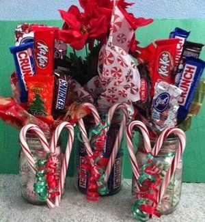 Candy Bar Bouquet, Christmas Candy Crafts, Candy Sleigh, Candy Arrangements, Christmas Candy Gifts, Candy Bouquet Diy, Easy Diy Christmas Gifts, Christmas Bouquet, Candy Treats