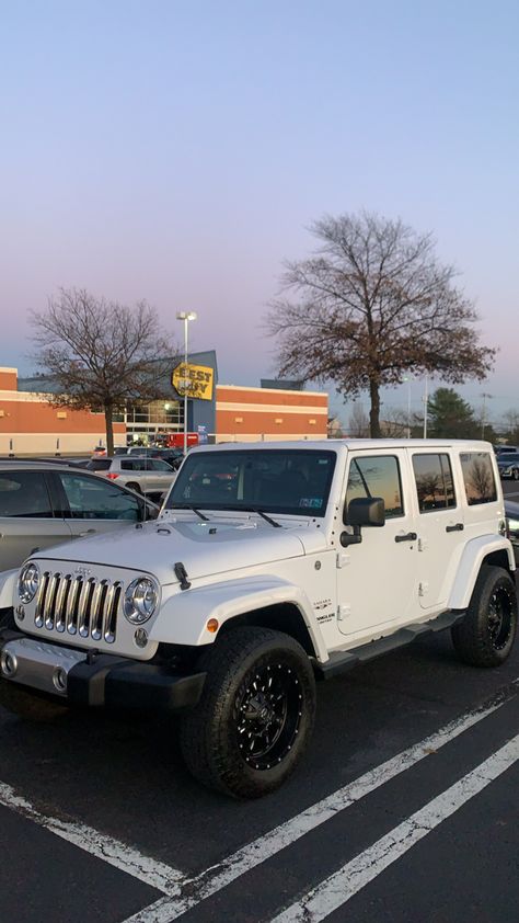 White Jeep Rubicon Aesthetic, Jeep Wrangler White Aesthetic, White Keep Wrangler Aesthetic, White Keep Wrangler, Jeep Blanca, White Jeep Aesthetic, White Jeep Wrangler Aesthetic, Jeep Interior Aesthetic, White Jeep Wrangler Unlimited