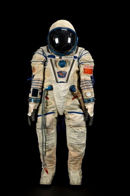 Gennadi Strekalev's Sokol KV-2 spacesuit used on Soyuz 10 in 1990 Nasa Space Suit, Astronaut Suit, Astronaut Costume, Major Tom, Functional Clothing, Space Race, Space Suit, Space Program, Space Nasa