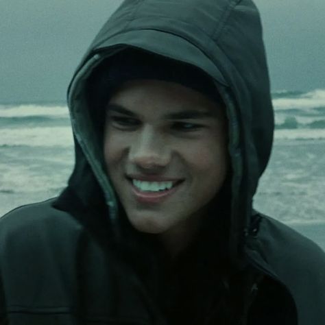 Taylor Jacobs, Jacob Black Twilight, Twilight Jacob, Twilight 2008, Team Jacob, Twilight Photos, Hair Inspiration Short, Black Icon, Twilight Movie